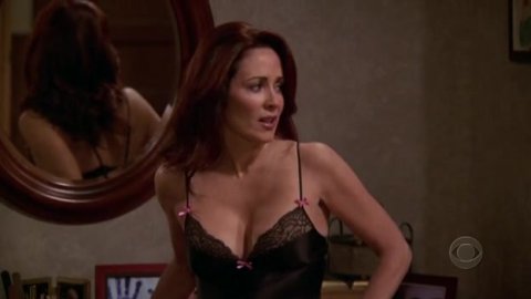 Patricia Heaton - Naked Videos in Everybody Loves Raymond s09e14 (2004)