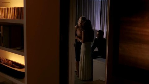 Malin Akerman, Emmanuelle Chriqui - Naked Videos in Entourage s03e06 (2006)