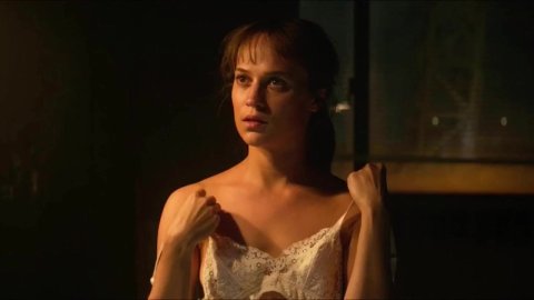 Alicia Vikander - Naked Videos in Earthquake Bird (2019)