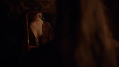 Anya Taylor-Joy - Naked Videos in The Miniaturist s01e01 (2017)