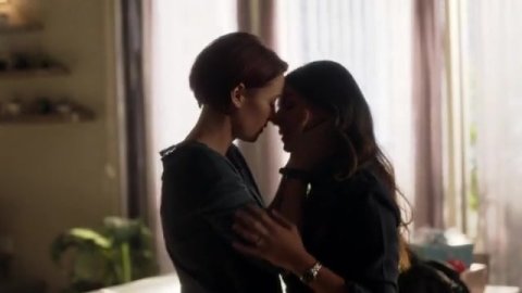 Chyler Leigh, Floriana Lima - Naked Videos in Supergirl s03e05 (2016)