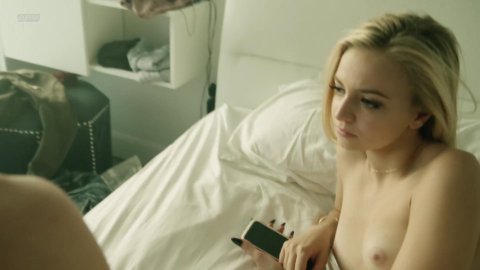 Ludivine Reding - Naked Videos in Fugueuse s01e07 (2018)