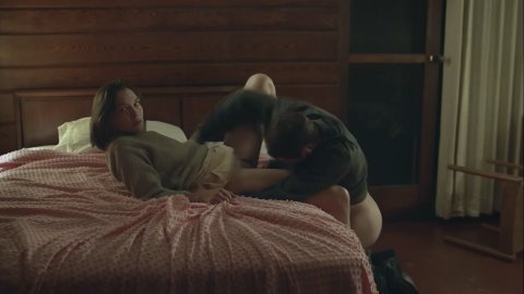 Hannah Gross, Lowell Hutcheson - Naked Videos in The Mountain Between Us (2018)