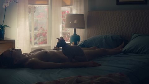 Julianne Moore - Naked Videos in Gloria Bell (2018)