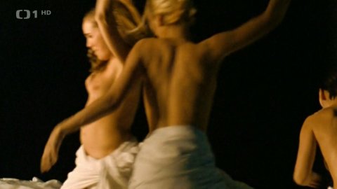 Lucie Vondrackova, Barbora Seidlova, Martina Klirova - Naked Videos in Snowboarďáci (2004)