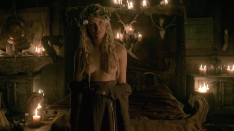 Ida Nielsen, Josefin Asplund - Naked Videos in Vikings s04e18 (2017)