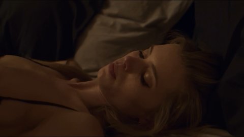 Abbey Lee, Simone Kessell - Naked Videos in Outlaws (2017)