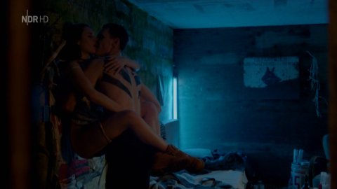 Simone Geissler, Valerie Stoll - Naked Videos in Hanna's Homecoming (2018)