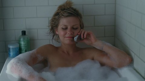 Kirsten Dunst - Naked Videos in Elizabethtown (2005)