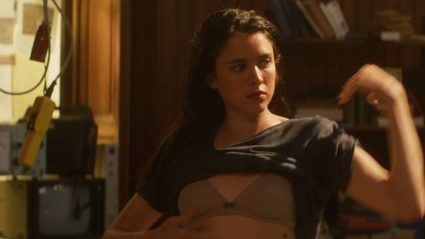 Margaret Qualley - Naked Videos in IO (2019)