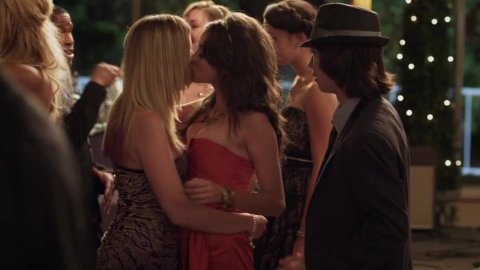 Dreama Walker, Sarah Hyland - Naked Videos in Date and Switch (2013)