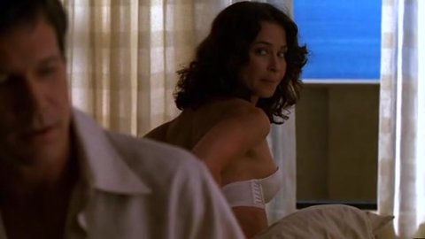 Julie Warner - Naked Videos in Nip/Tuck s01e09 (2003)